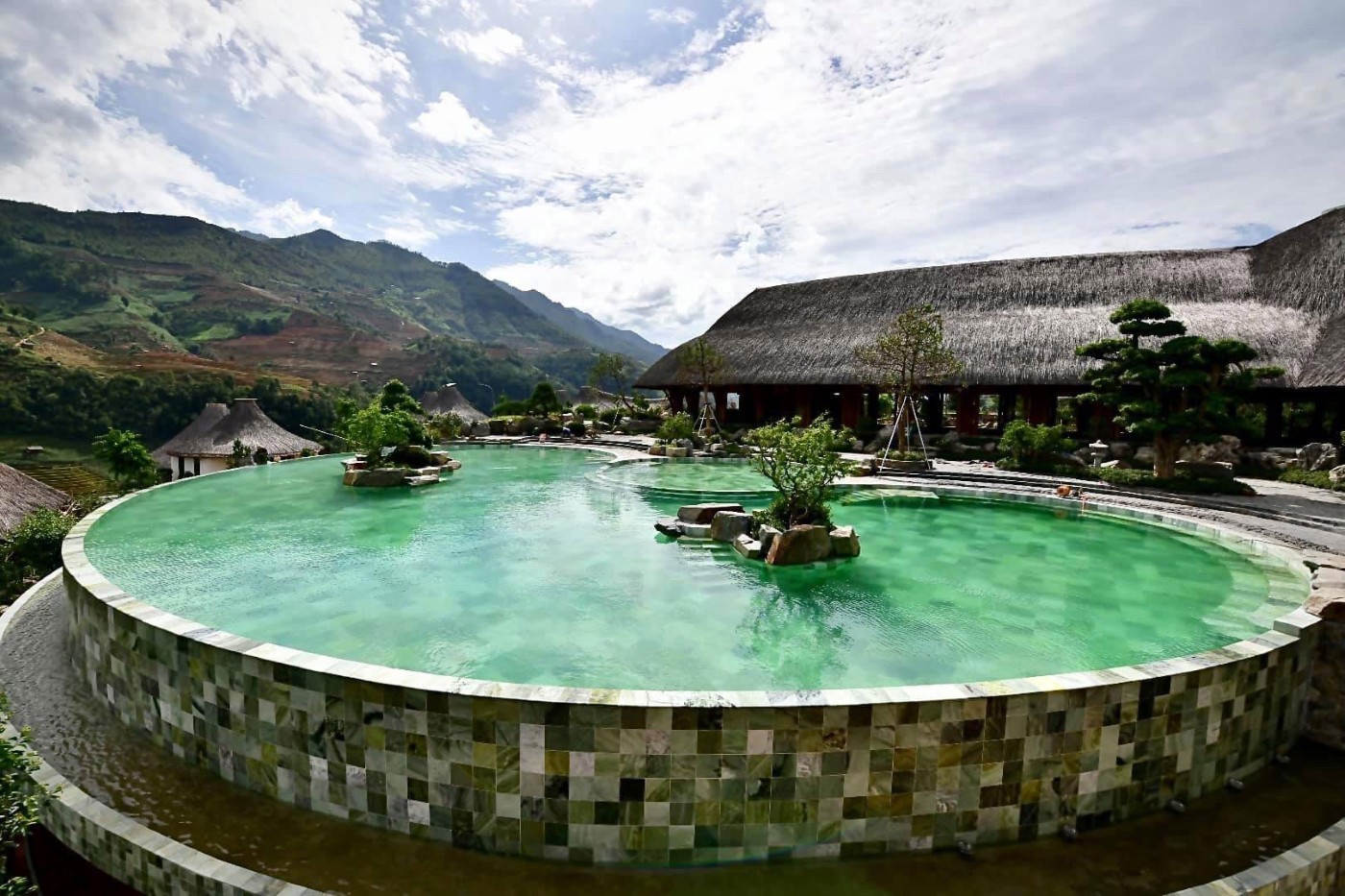 Bể Bơi Vô Cực 700m2