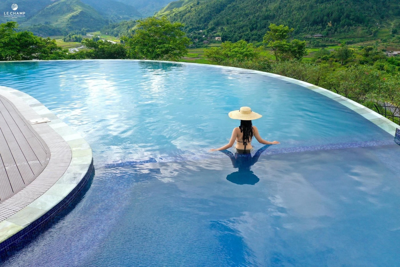 Bể Bơi vô cực bốn mùa